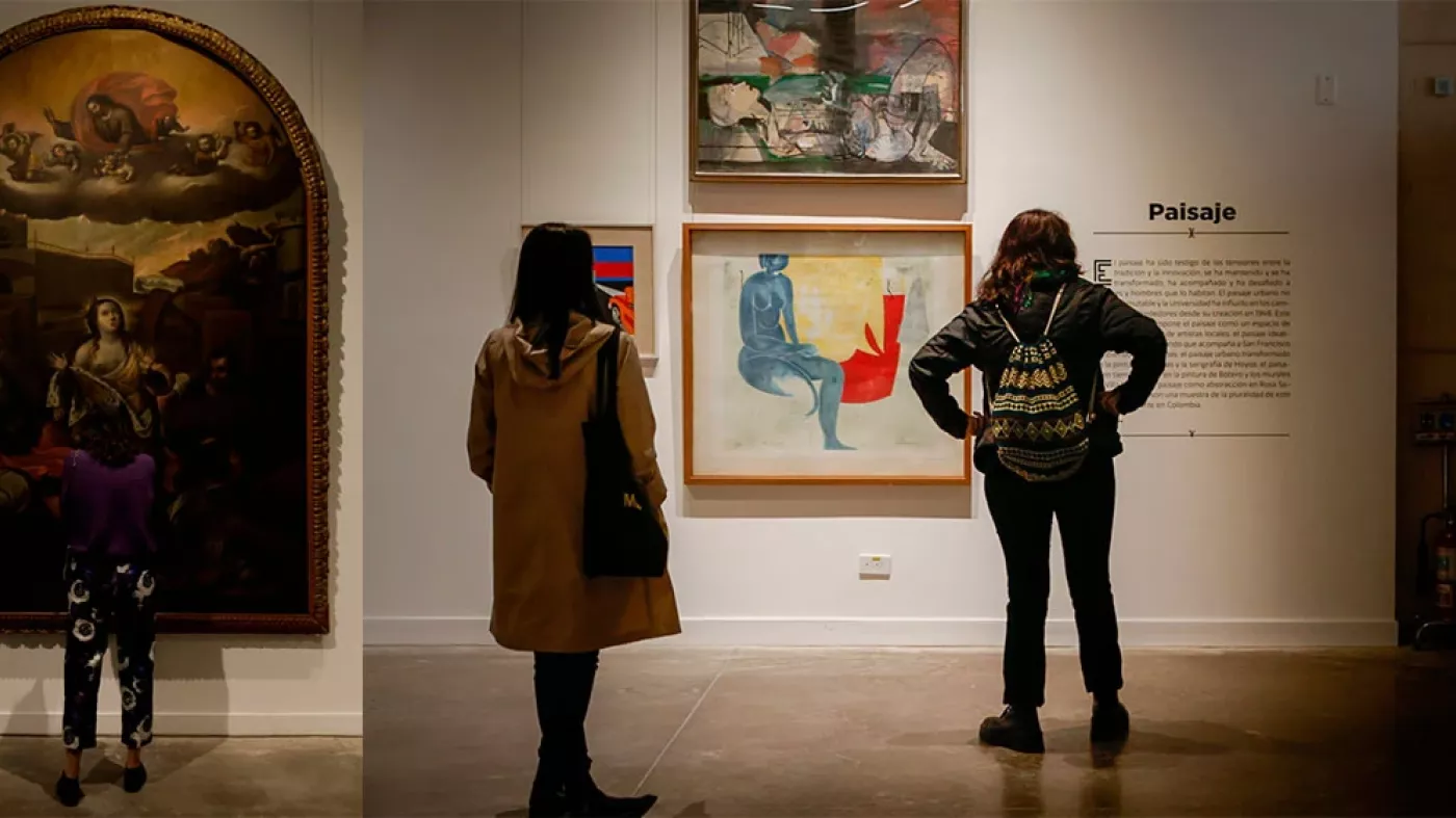 Foto de la inauguración de a nueva sala de exposiciones en el Centro Cívico Universitario