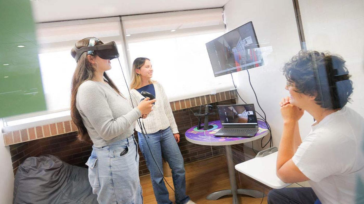 Salas de realidad aumentada y virtual en Uniandes