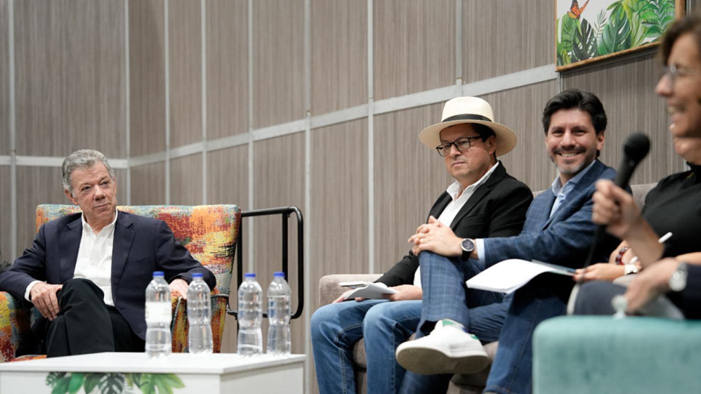 Panel del lanzamiento del libro Política en el plato.
