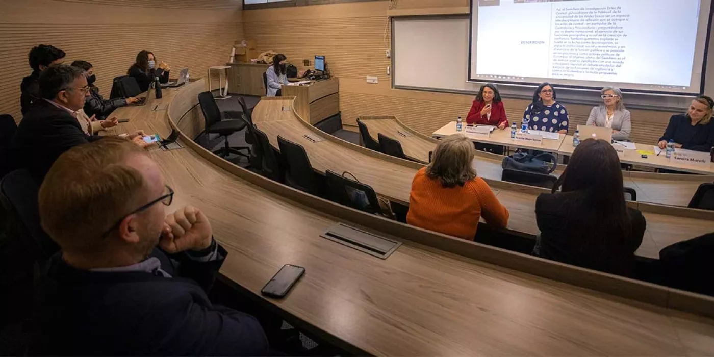 Asistentes del panel