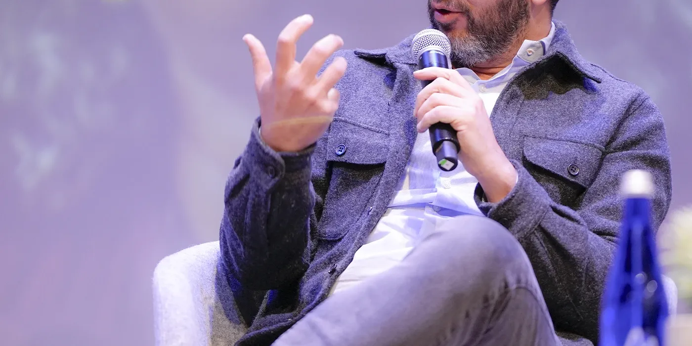 Andrés Moya, investigador que ha vinculado su historia personal con estudios sobre desplazamiento forzado y salud mental.