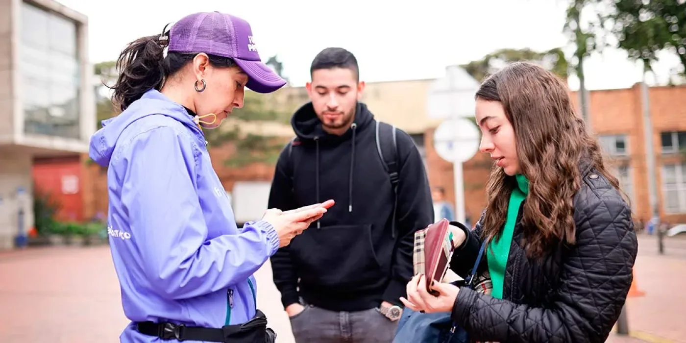 La W y la campaña Vamos Pa´lante se toman Los Andes para incentivar la solidaridad de los uniandinos