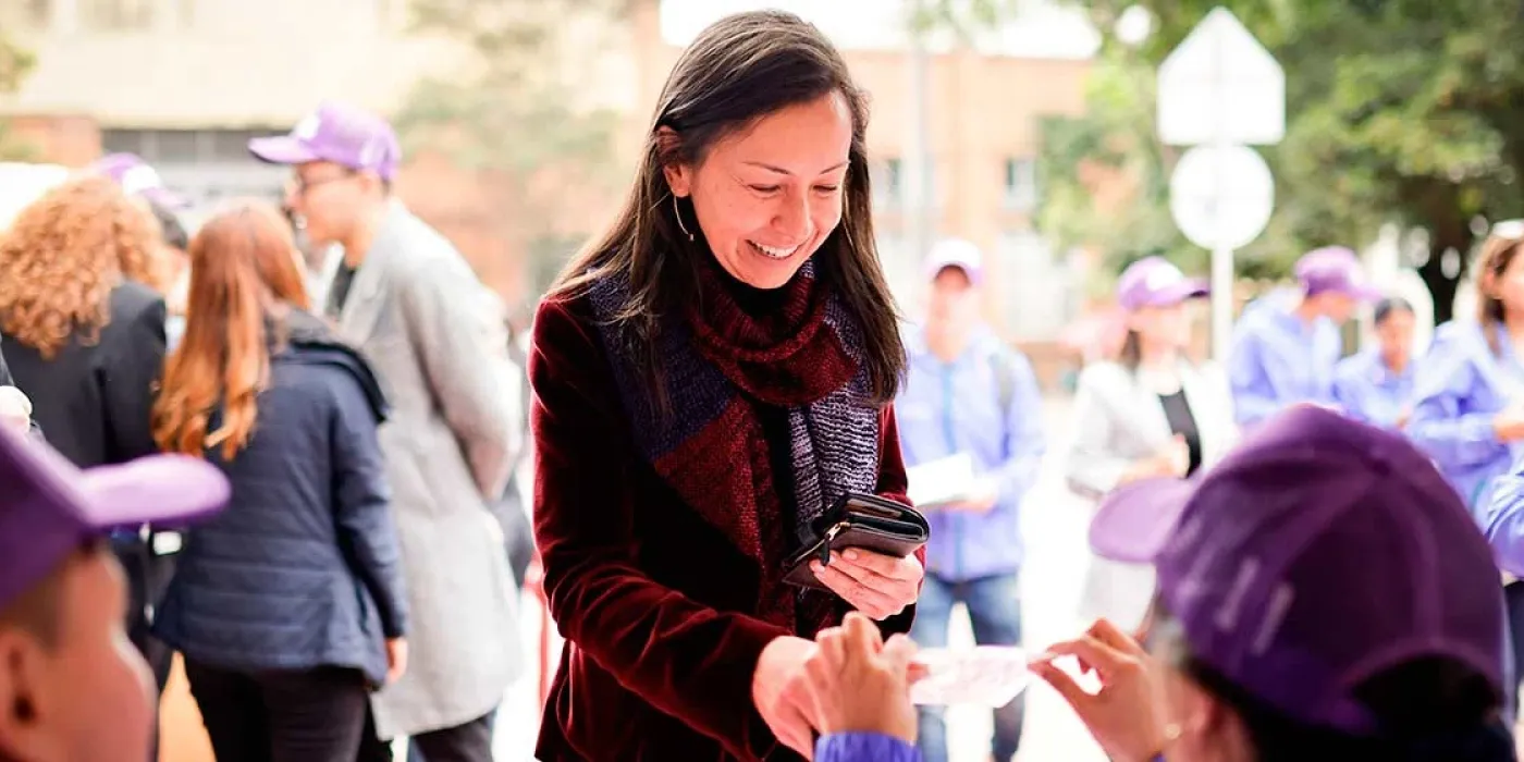 La W y la campaña Vamos Pa´lante se toman Los Andes para incentivar la solidaridad de los uniandinos