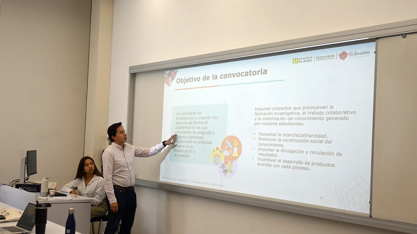 César Trujillo presentando los resultados de la Convocatoria Semilleros Uniandes 2026
