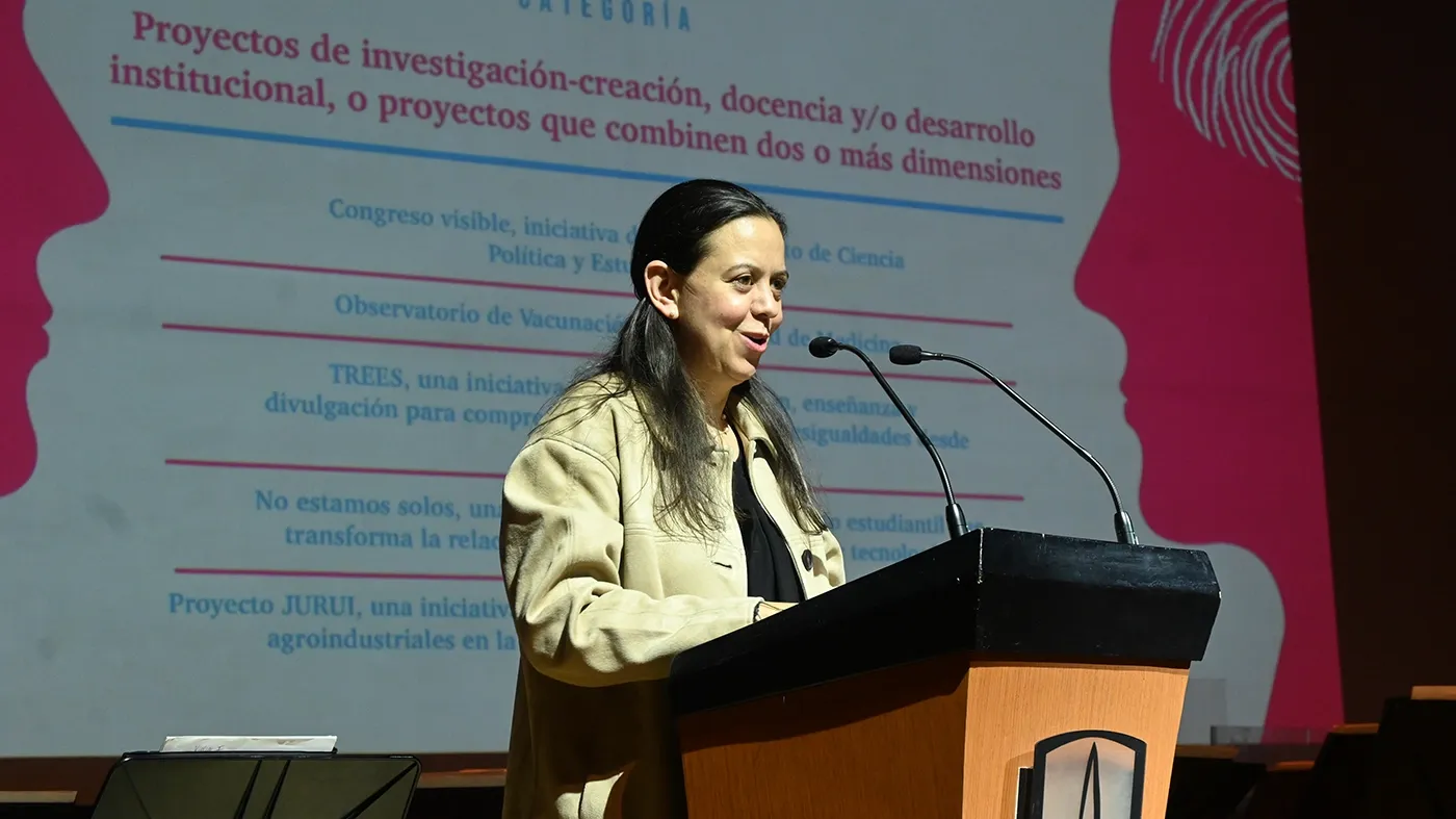 Silvia Caro, vicerrectora Académica en los reconocimientos Dejar Huella 2026