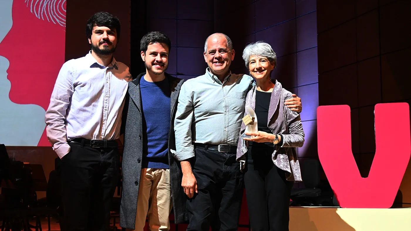 Carolina Alzate, profesora y ganadora de los reconocimientos Dejar Huella 2026