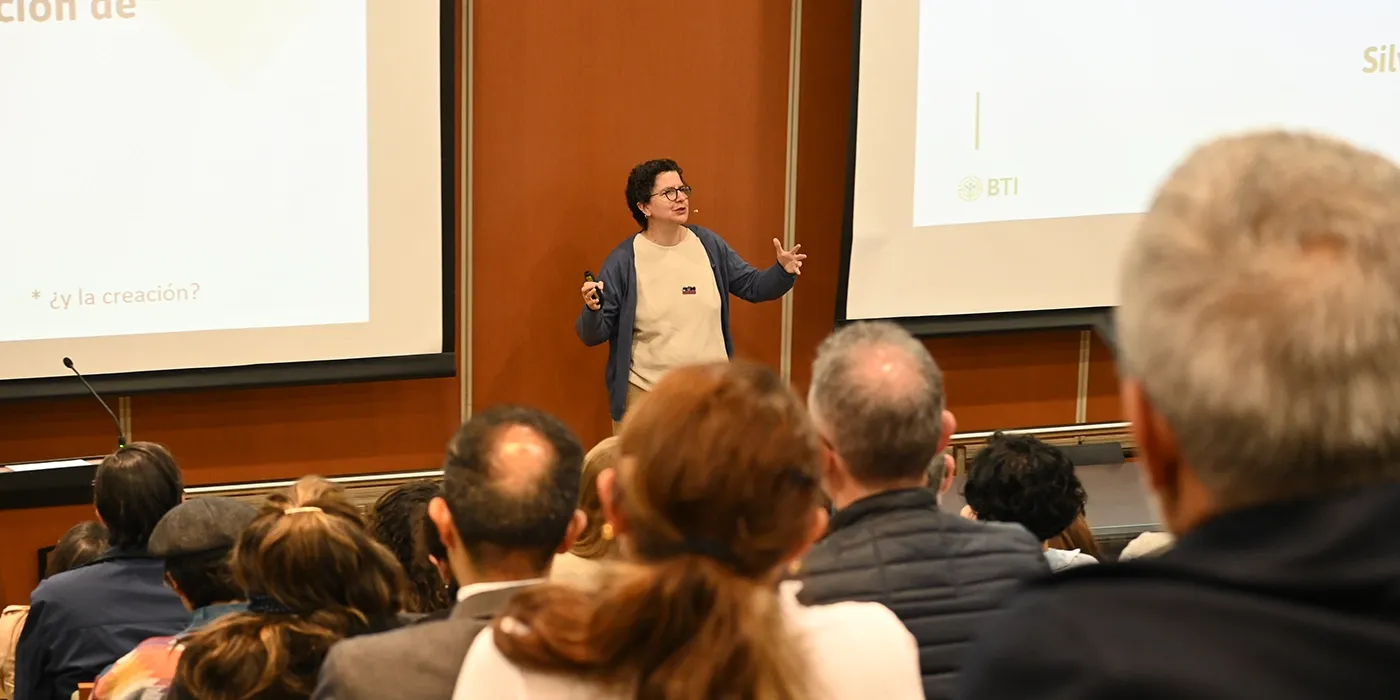 Silvia Restrepo en la charla ¿Estamos protagonizando la desaparición de la investigación?