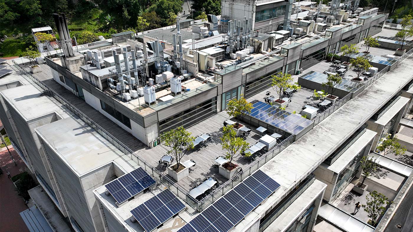 Paneles solares en la Universidad de los Andes