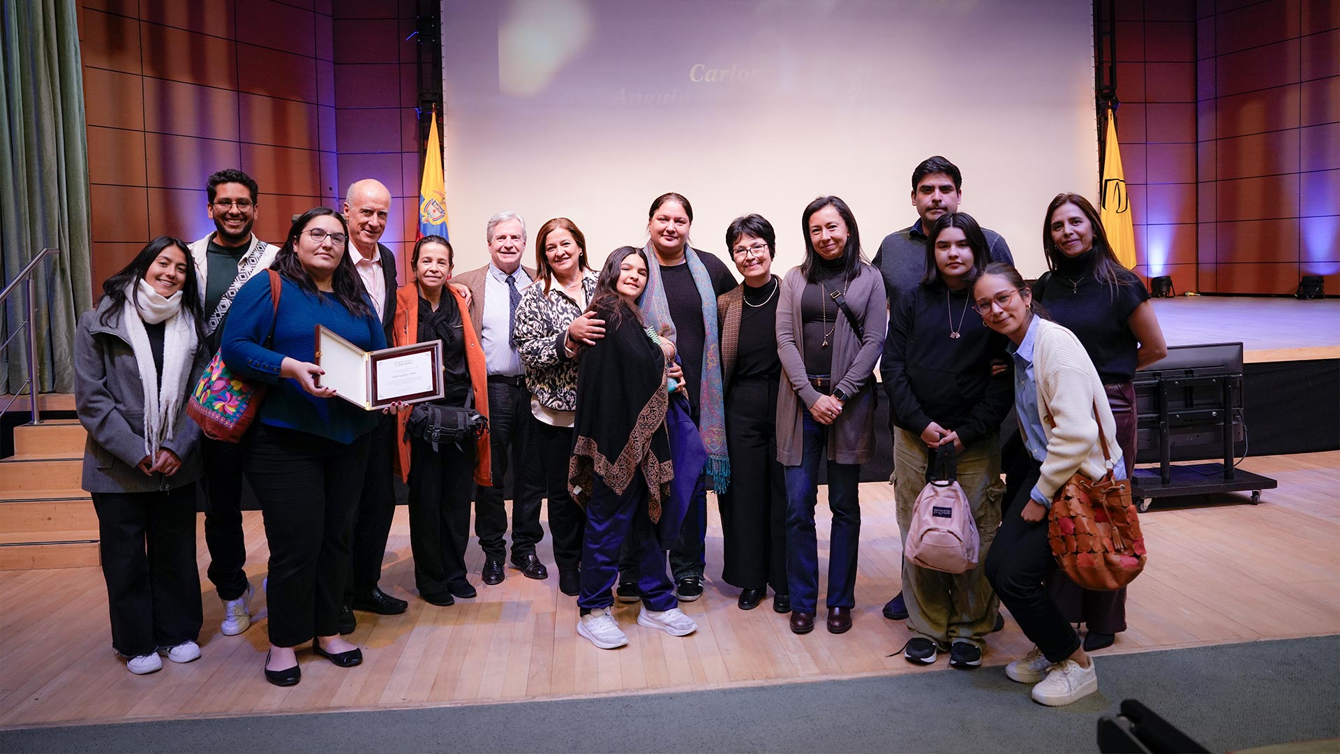 Homenaje póstumo a Carlos Angulo Galvis