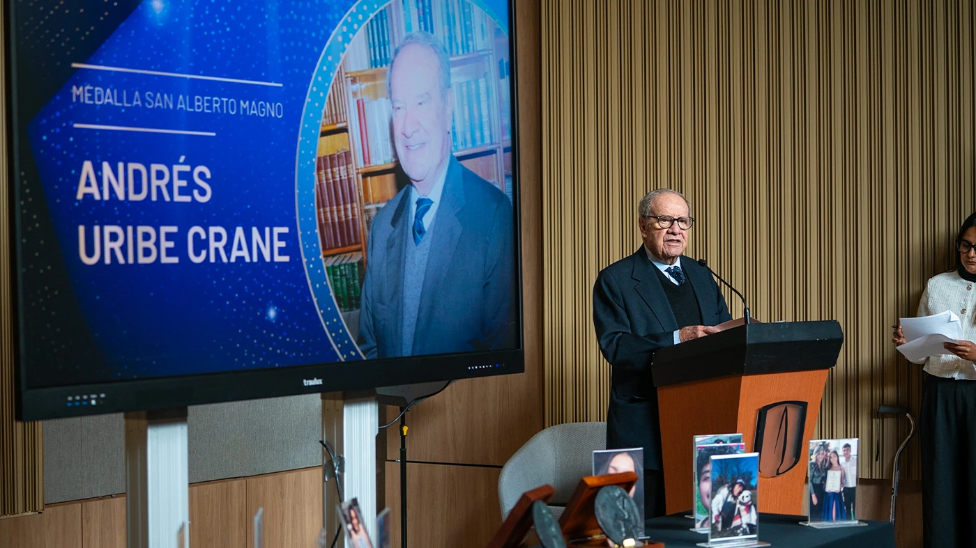 Andrés Uribe Crane Medalla