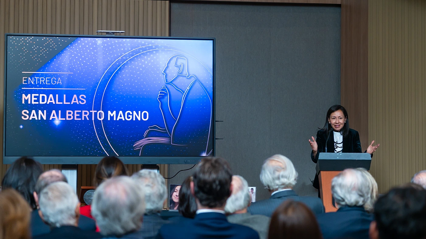 Raquel Bernal Discurso Medalla