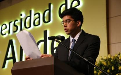 Alejandro Rojas graduando