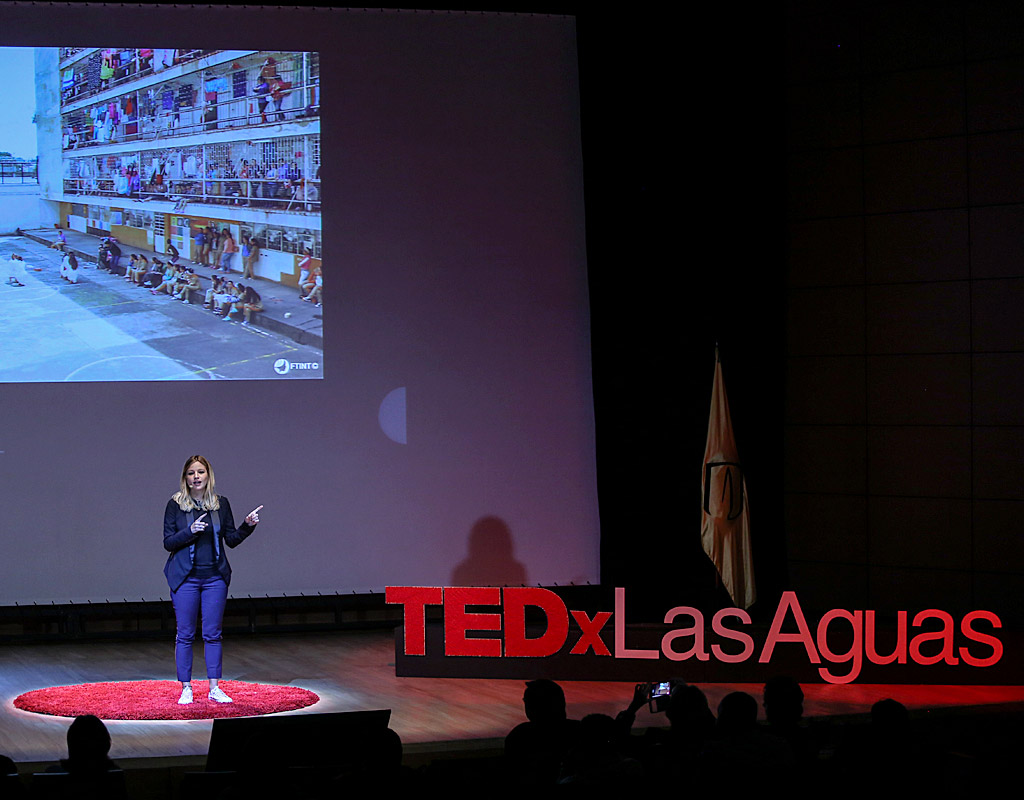 Escenario charla TEDx Las Aguas