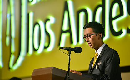 Sergio Yodeb Velásquez Yepes en ceremonia de grado de la Universidad de los Andes