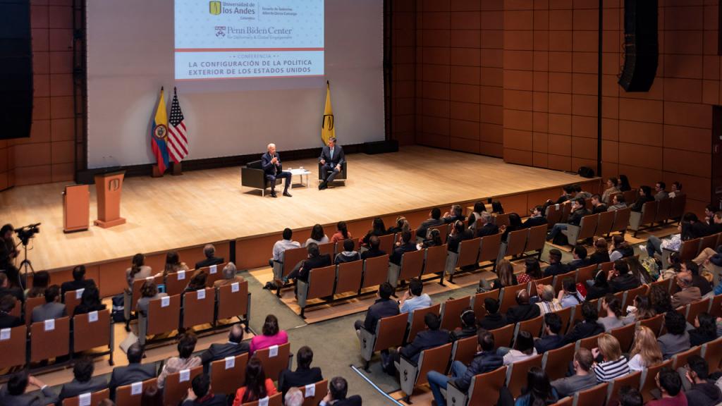 Imagen del auditorio ML de Los Andes durante la visita de Joe Biden a Colombia.