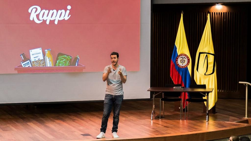 Simón Borrero, cofundador y CEO de Rappi, en conferencia en el auditorio Mario Laserna de la Universidad de los Andes.