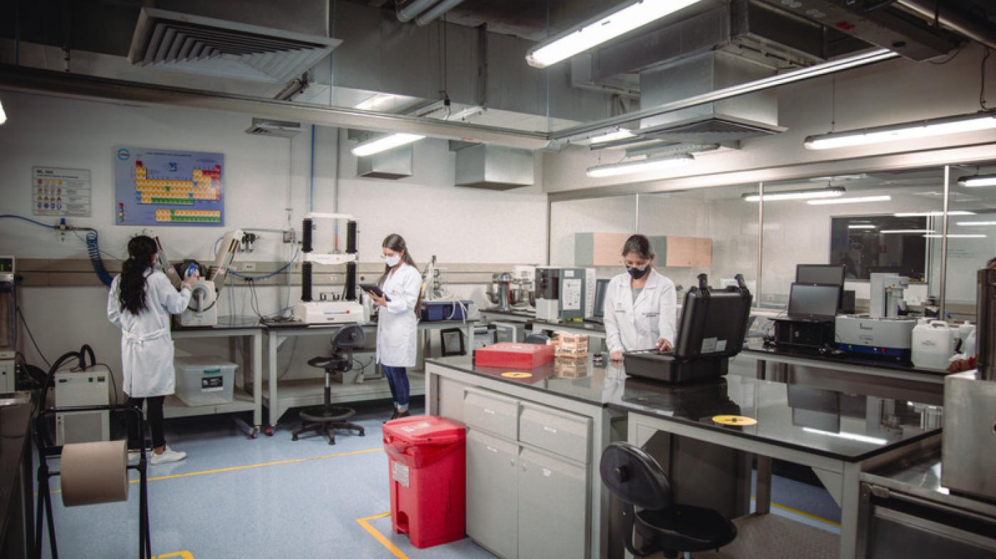 Laboratorio en Uniandes