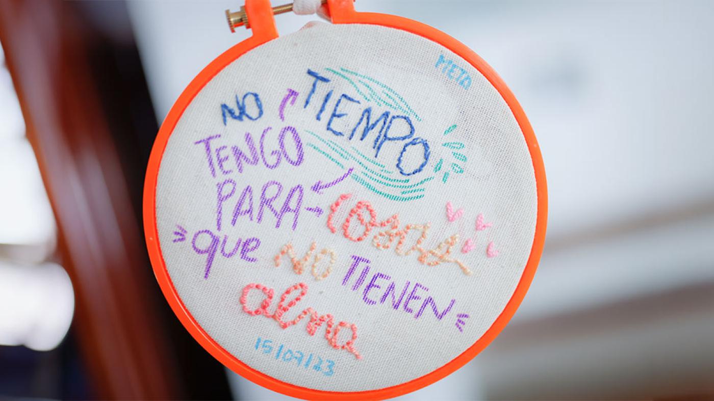 Tejido con texto sobre el perdón