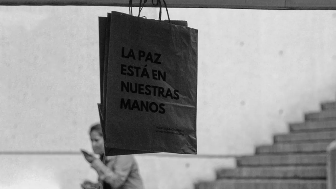 Bolsa con mensaje por la paz
