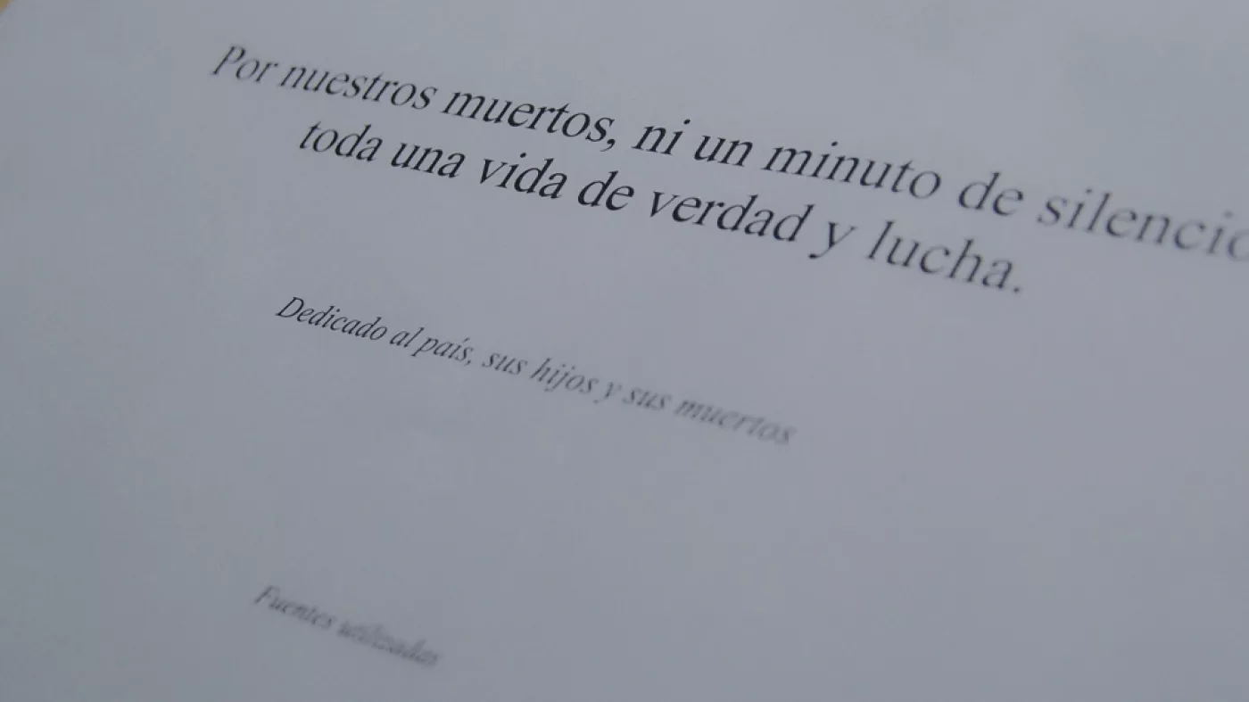 Foto del cartel de una exposición de Día Paíz
