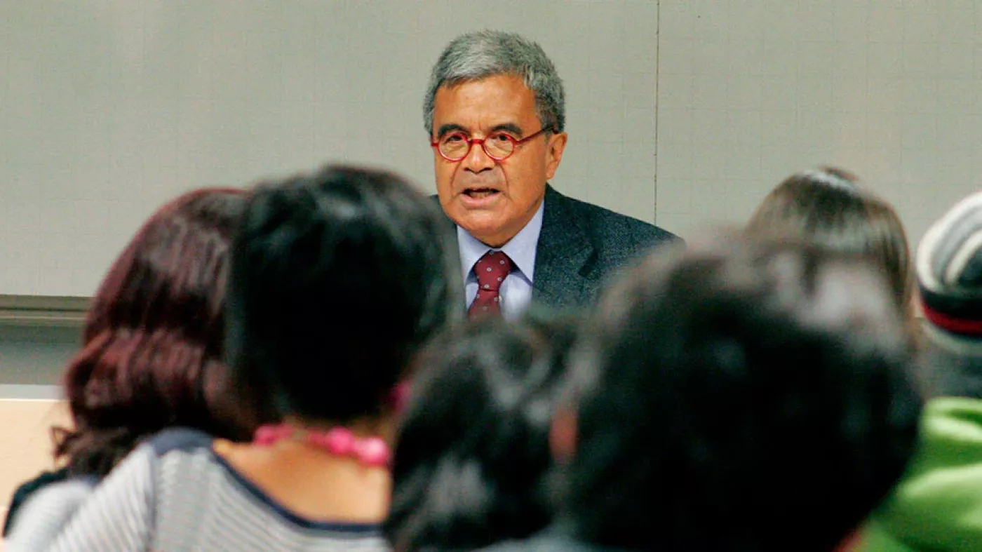 Carlos B. Gutiérrez, profesor de Filosofía.