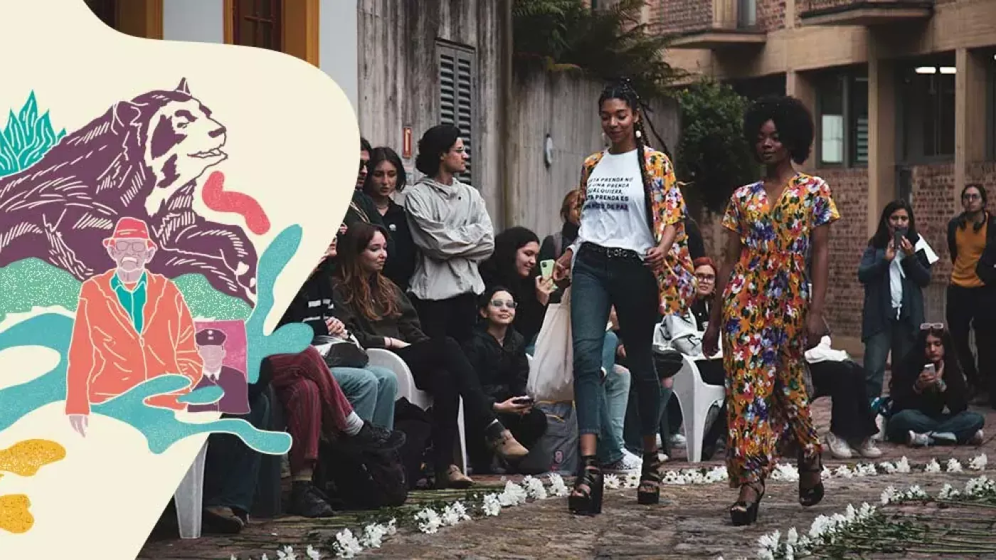 Mujeres desfilan en una pasarela