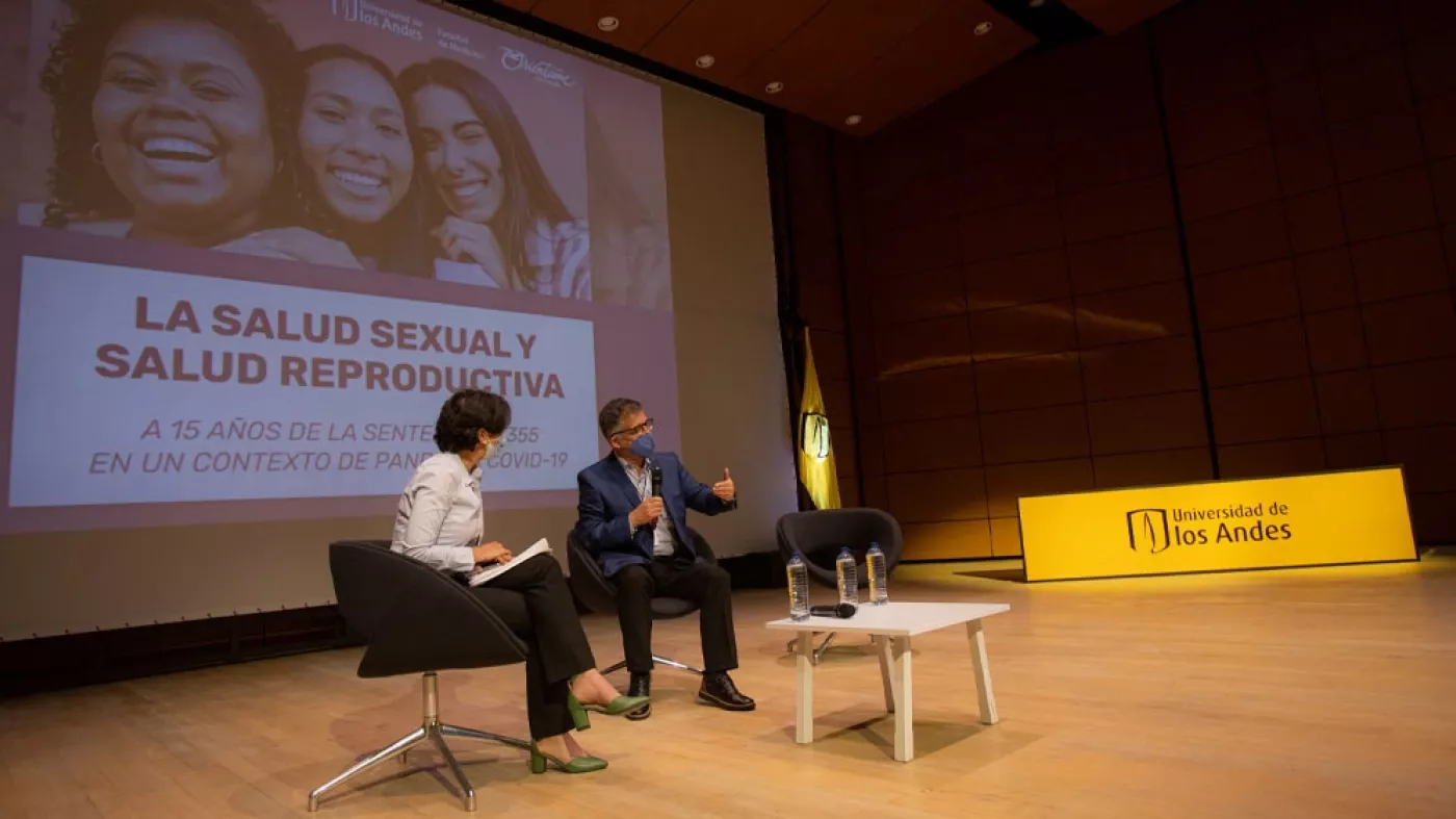 Panel de salud sexual auditorio Uniandes
