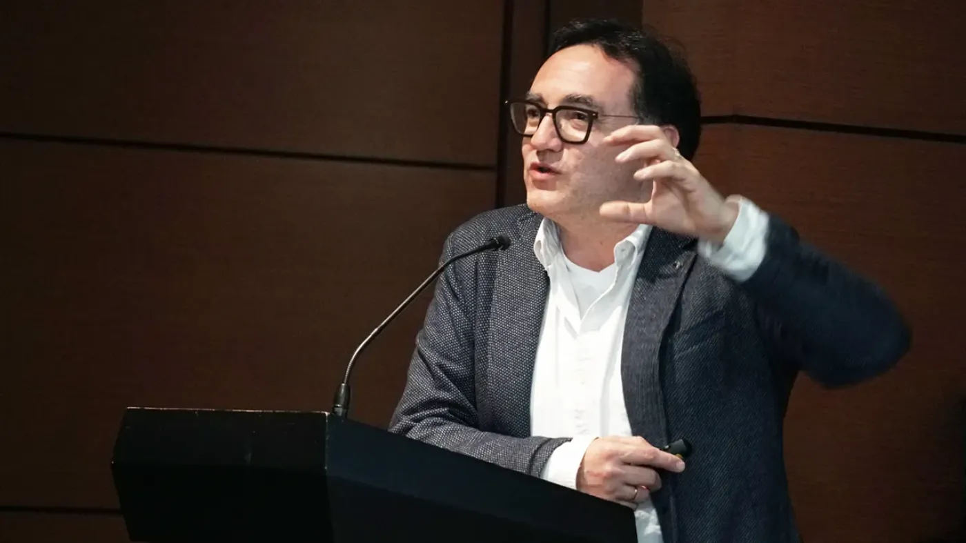 Andrés Álvarez, Economía Uniandes