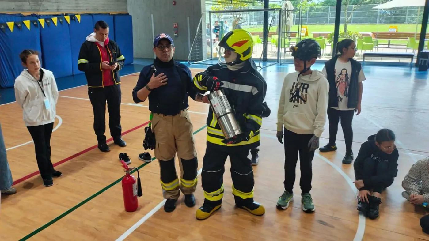 bomberos niños capacitación