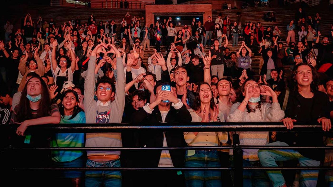 publico estudiantil concierto