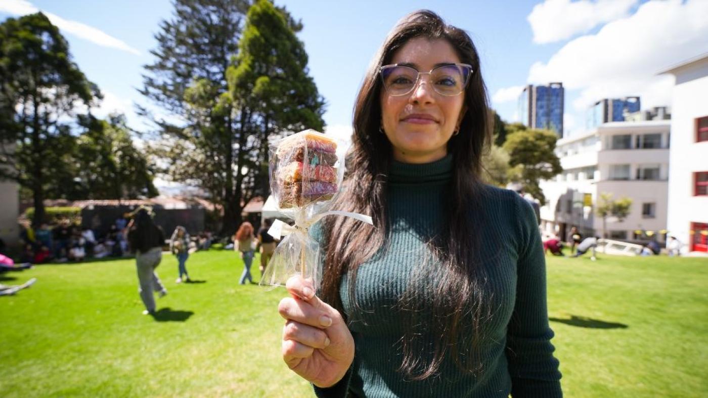 Cumpleaños 75 Uniandes 2023 - Mujer estudiante