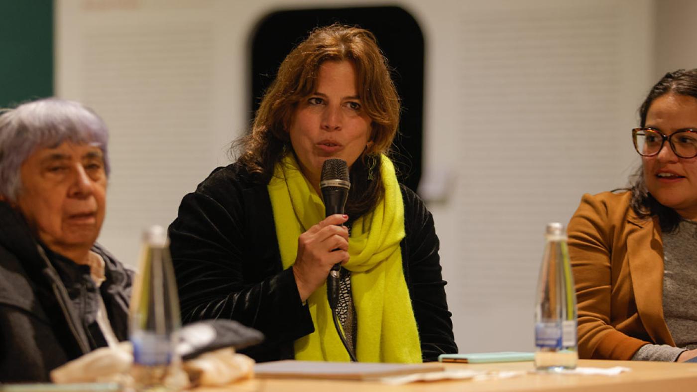 Amalia Iriarte y Camila Loboguerrero en la exposición en honor a Marta Traba