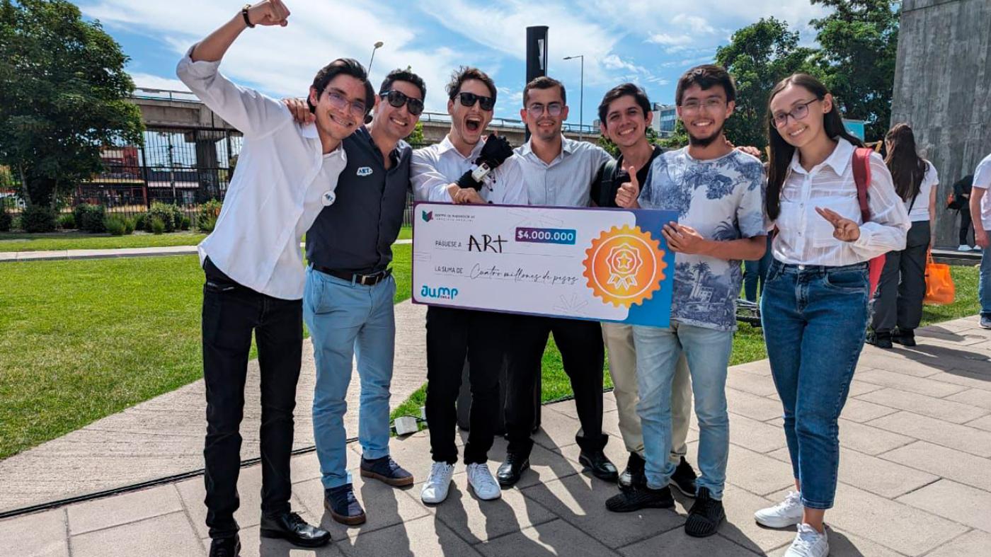 El grupo de estudiantes ocupó el tercer lugar en el concurso de innovación y emprendimiento ‘Jump’, en Chile. 