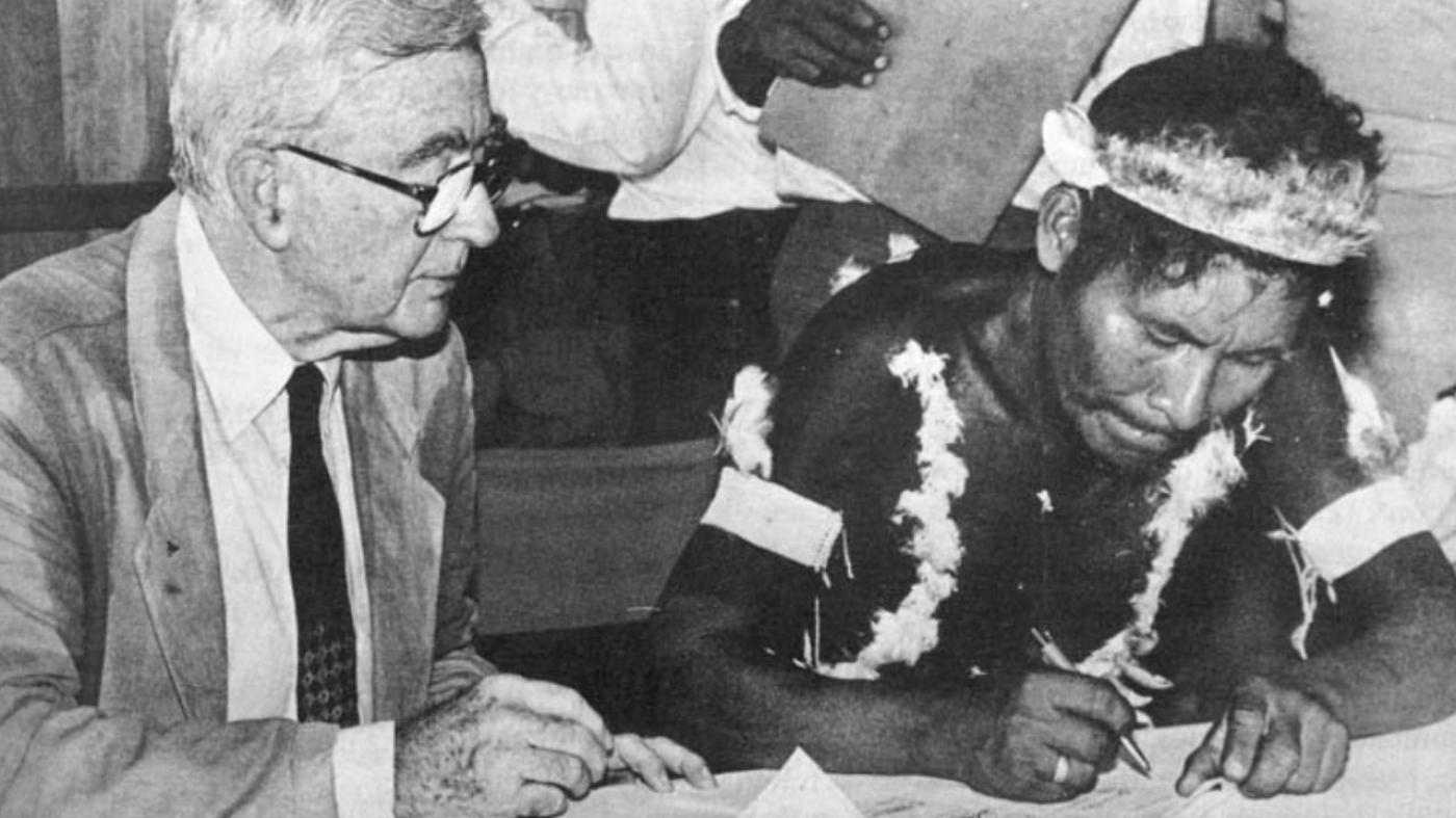 Virgilio Barco  durante el Acto de Entrega del “Predio Putumayo” a las comunidades indígenas, el 23 de abril de 1988, en el Corregimiento de La Chorrera, Municipio de Leticia. Amazonas.