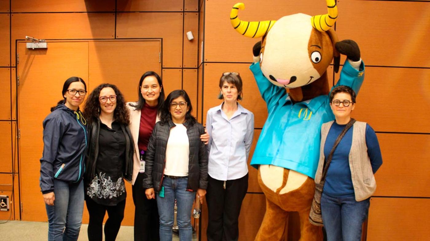 Las Facultades de Ciencia e Ingeniería están colaborando para acercar a las niñas y niños de los colegios de Bogotá, al fascinante mundo de la ciencia, la tecnología y la ingeniería.
