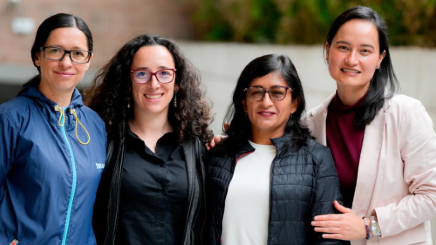 La Ingeniera Civil Julieth Monroy, la Ingeniera Mecánica Juliana Laserna, la Física Elizabeth Suesca Sánchez y la Química Laura Viviana López Manrique, quienes compartieron su trayectoria profesional y personal. 