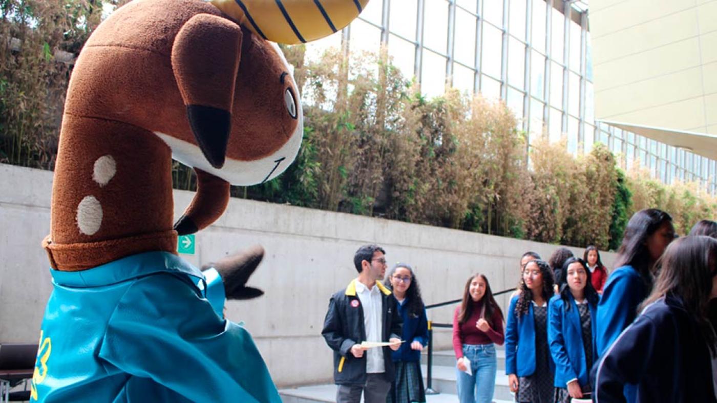 Séneca acompañó la visita de las niñas y los niños a los diferentes laboratorios.