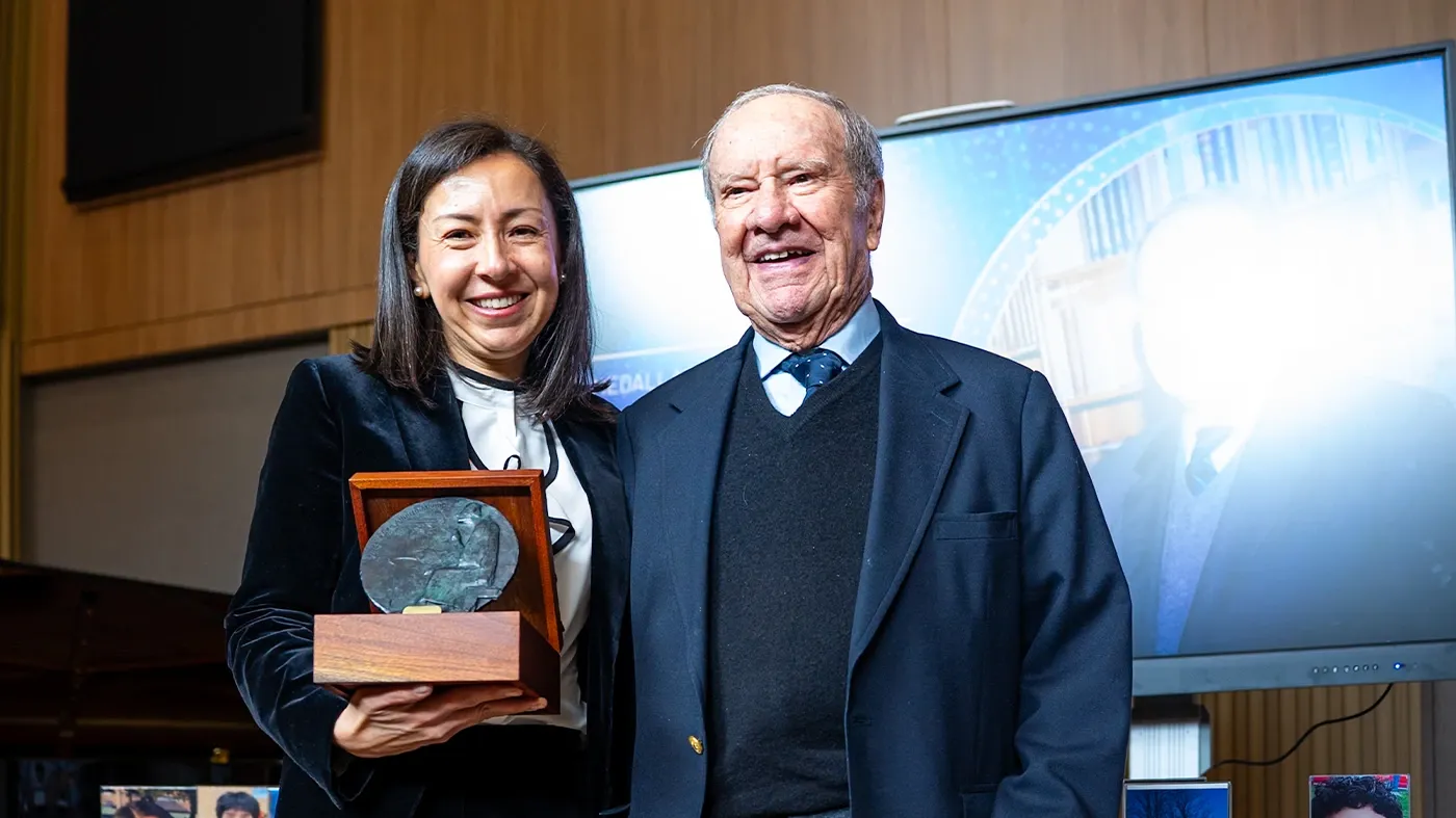 Entrega Medalla Andrés Uribe Crane 