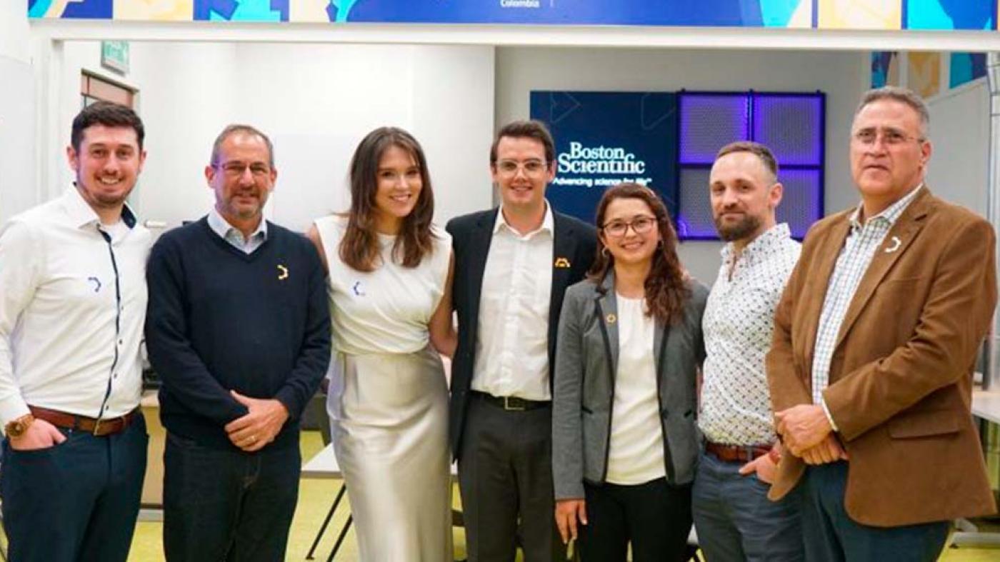 En la inauguración estuvieron presentes: estudiantes, representantes de Boston Scientific, así como investigadores y profesores de la Universidad de los Andes.