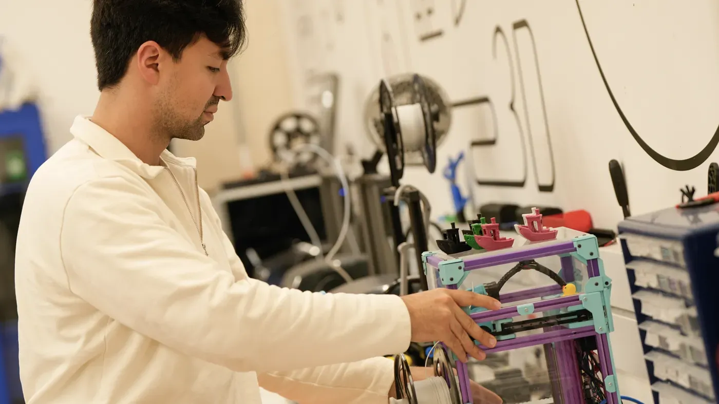 Impresora 3D de filamento metálico