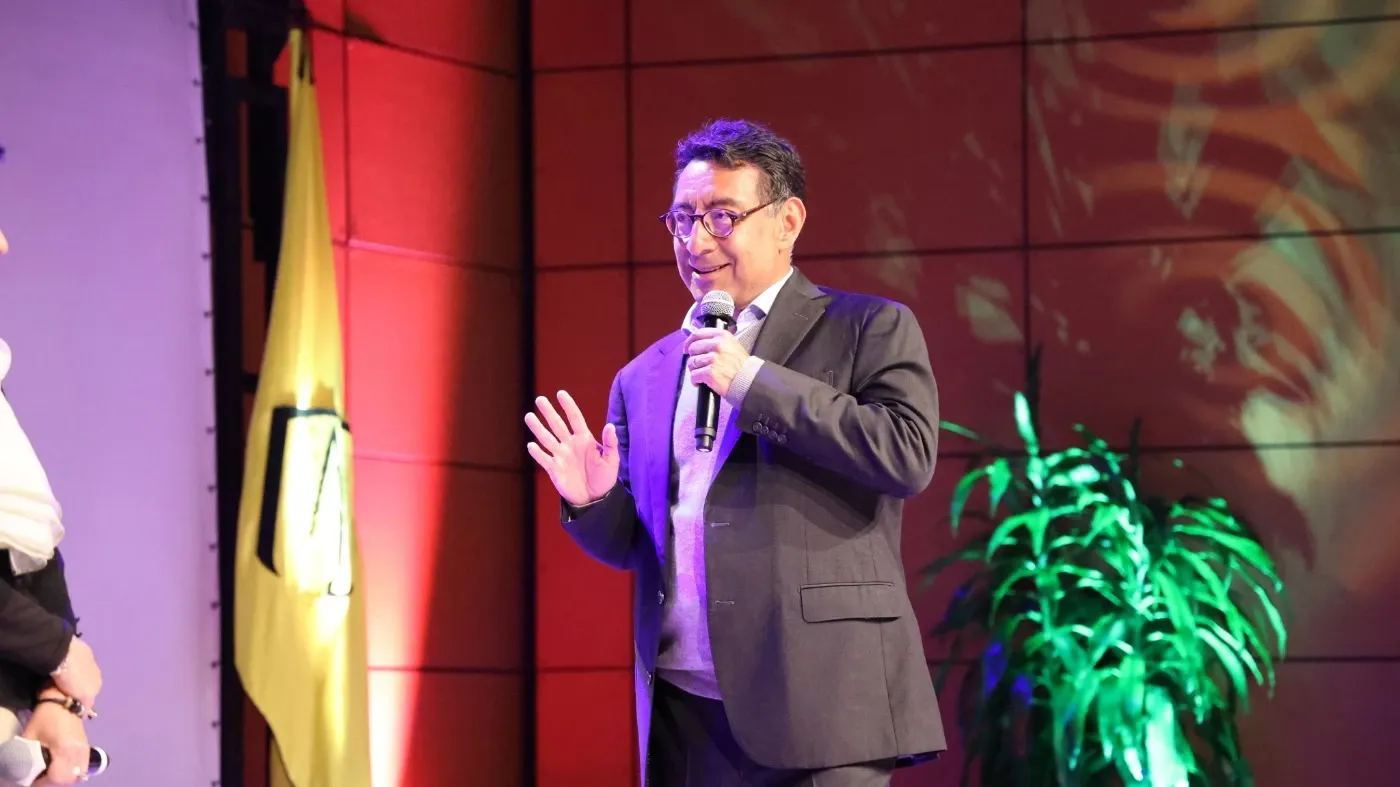 Mauricio Olivera en la Guira de servicios Uniandes 2026.