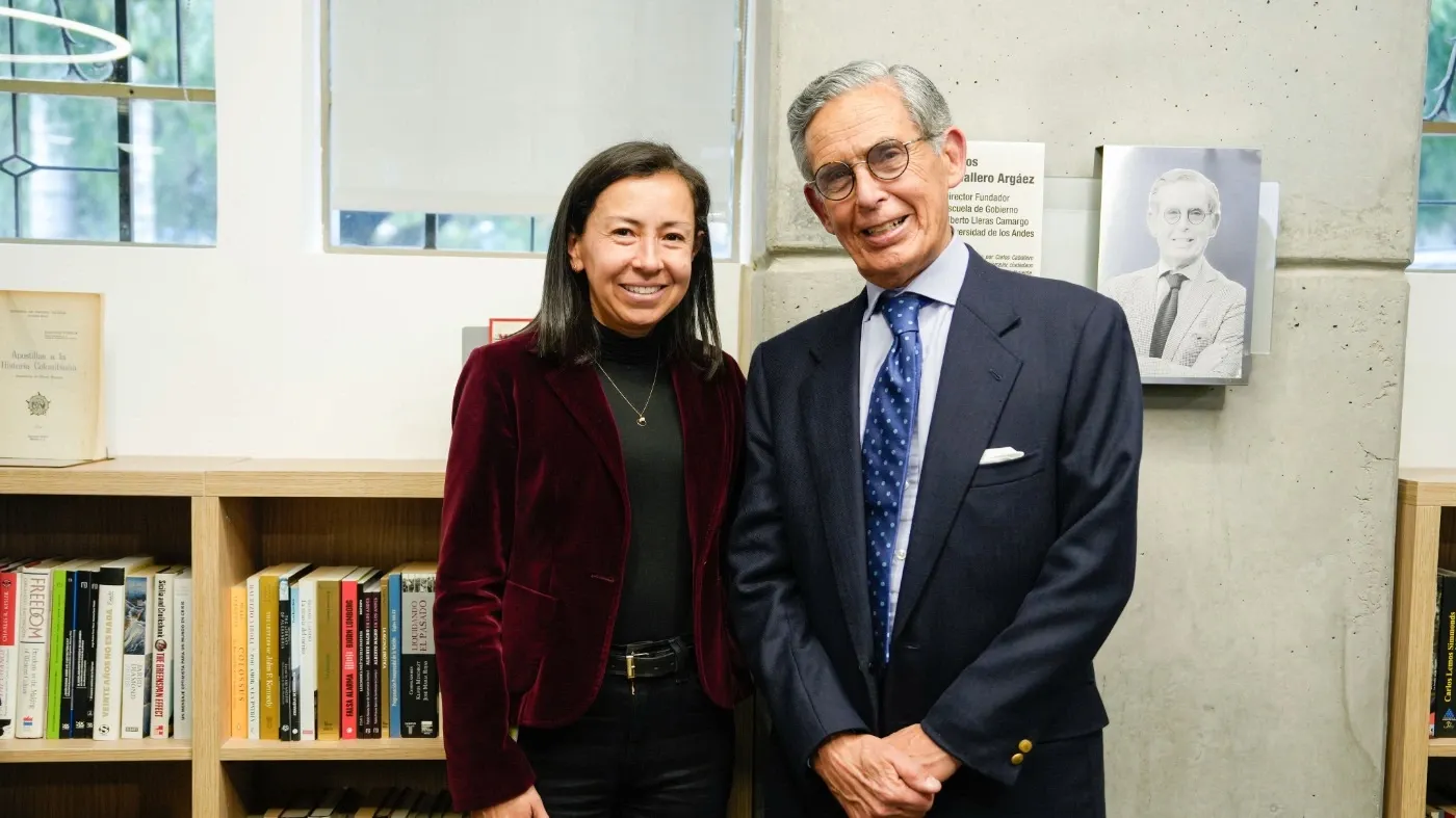 La rectora de Los Andes Raquel Bernal junto a Carlos Caballero.