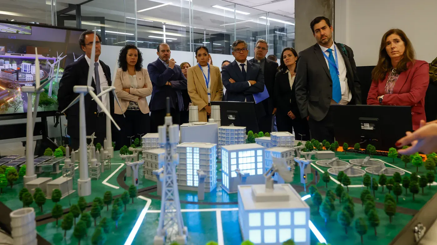 Recorrido por los laboratorios de la Universidad Católica de Chile. 