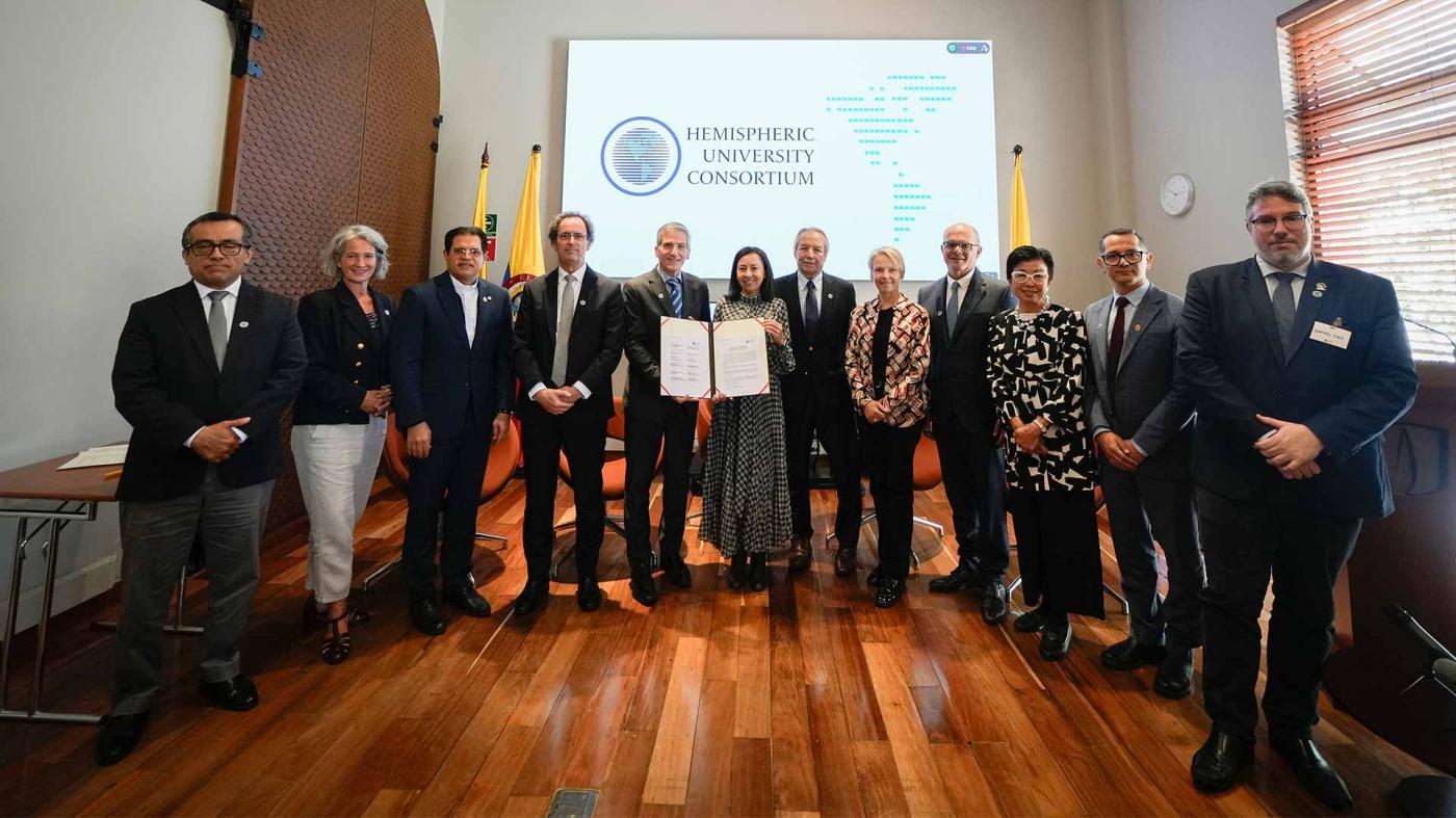 Firma de los nuevos miembros del Hemispheric University Consortium (HUC)