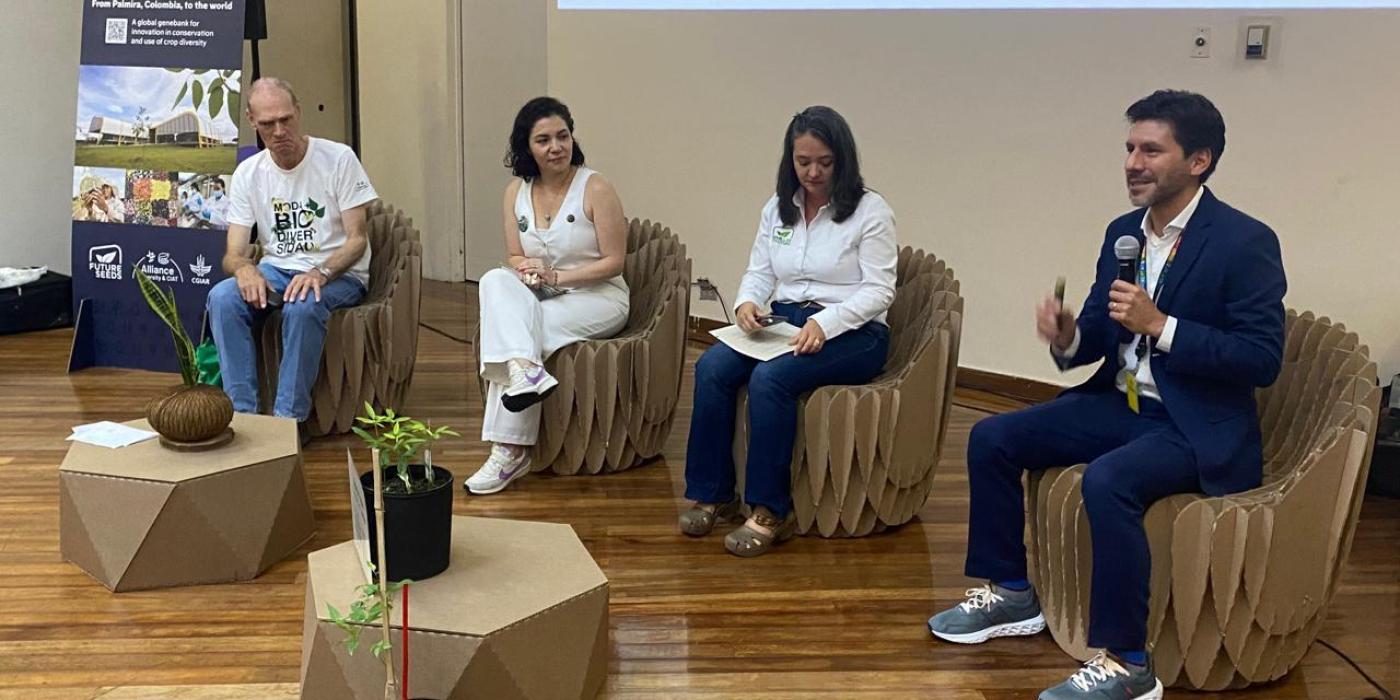 Personas en un panel