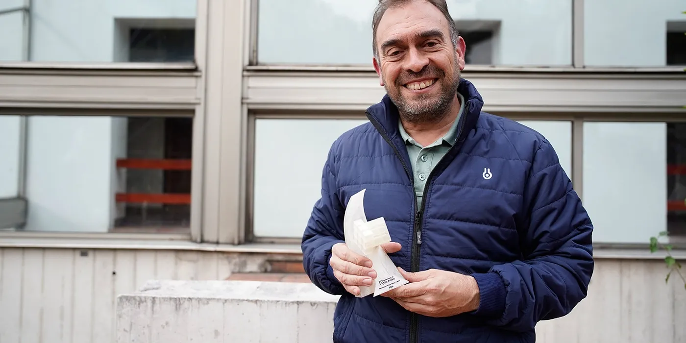 Juan Fernando Pacheco Duarte con el reconocimiento de Vida y Obra.