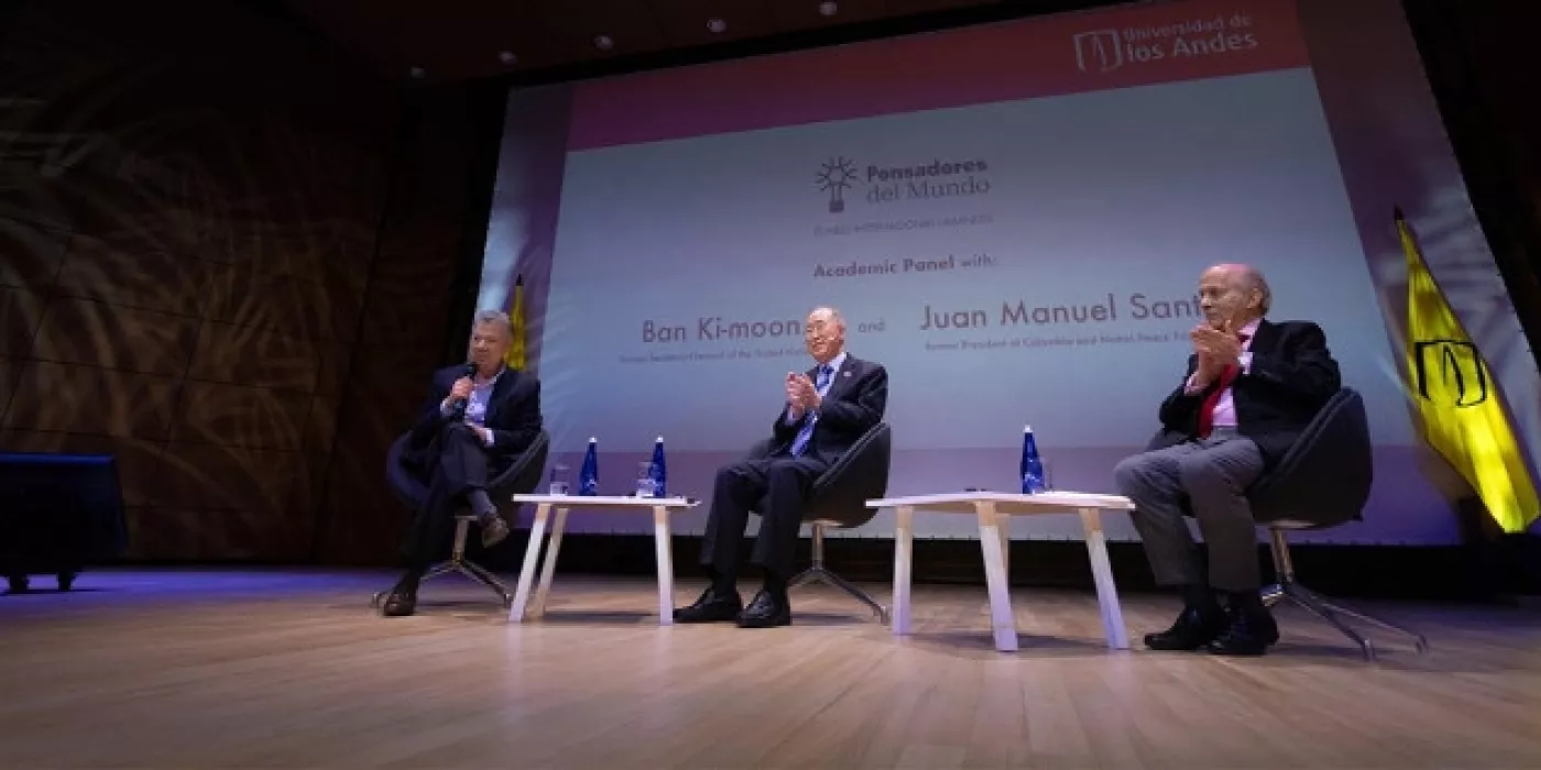 De izquierda a derecha,  Juan Manuel Santos, Ban Ki-moon y Manuel Rodríguez Becerra.
