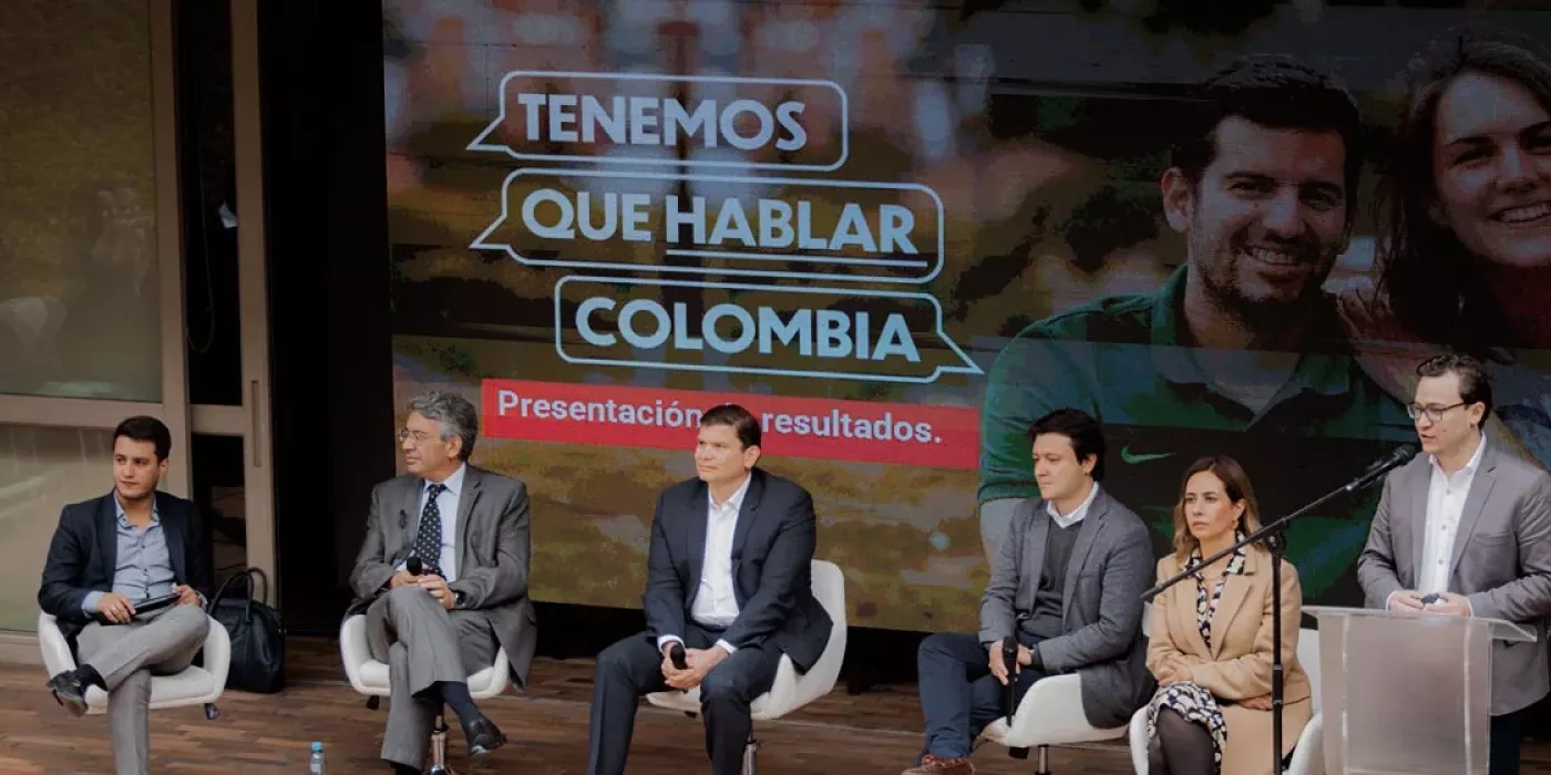 Panelistas en un evento