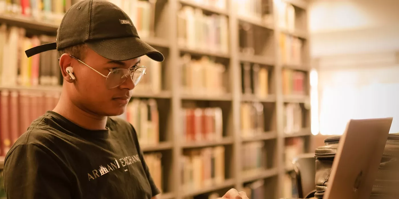 Estudiante Biblioteca