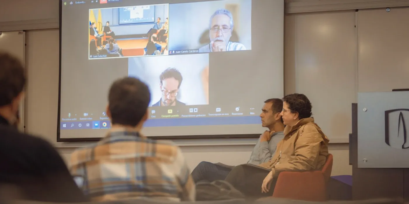 Personas en una videoconferencia